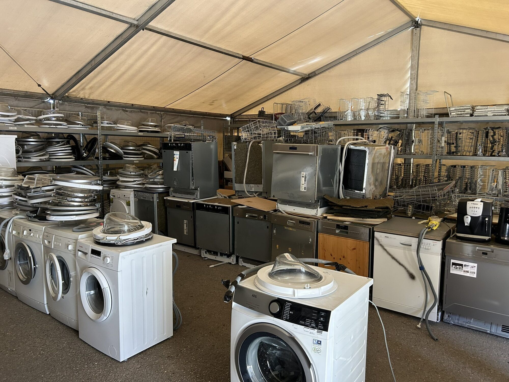 ReUse f&auml;hige Waschmaschinen im Lager des FAB Techno Team in Wels