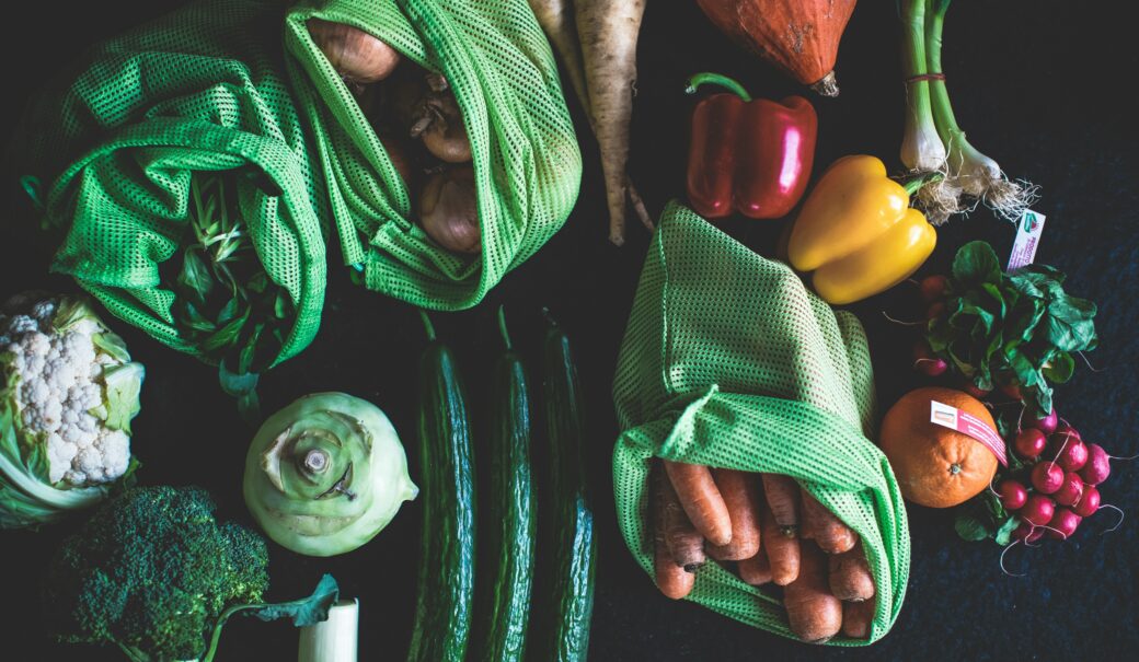 unverpackte Lebensmittel die aufgereiht da liegen