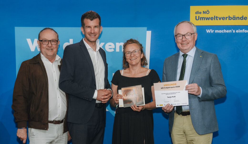 Auf dem Foto sind der Obmann des GV Gmünd, der Präsident der Umweltverbände, Gewinnerin Tanja Poiß und Landeshauptfraustellvertreter Stephan Pernkopf